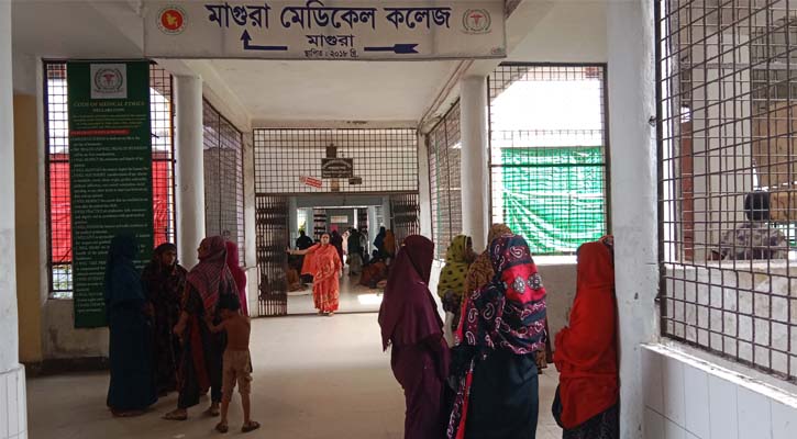 গাছের সাথে ট্রাকের ধাক্কা, হেলপার নিহত